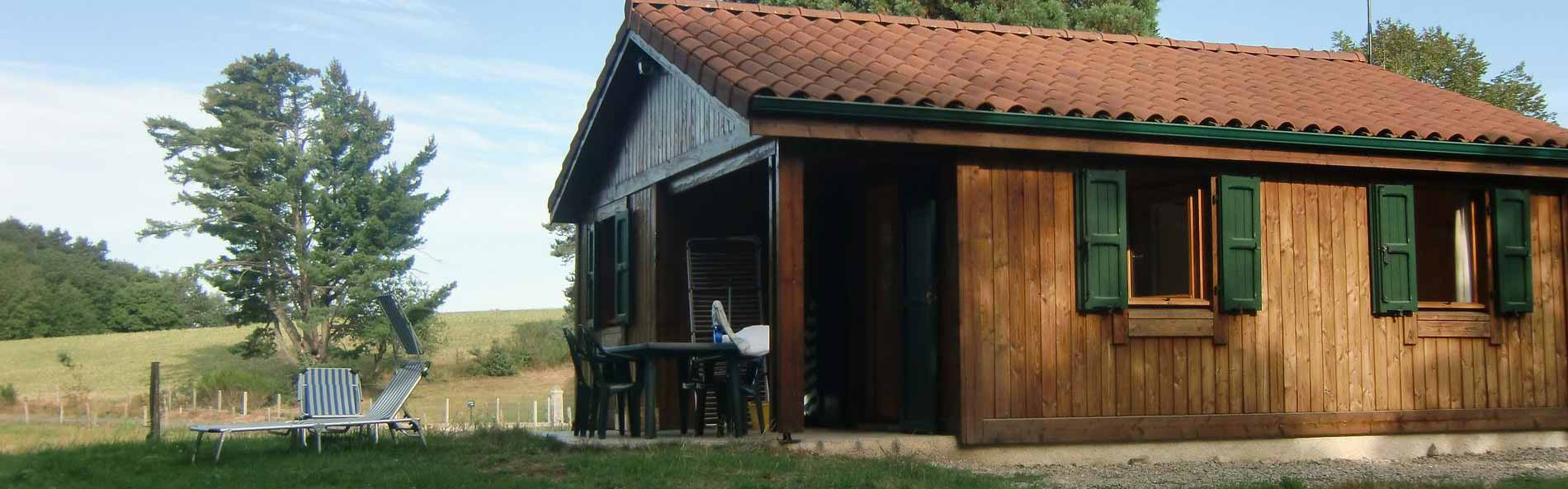 chalet bois lac de Saint Etienne Cantalès